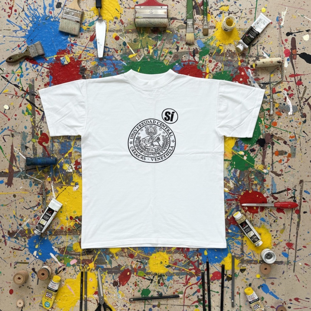 Neysora UCV “Sí” University Graphic Tee White Regular